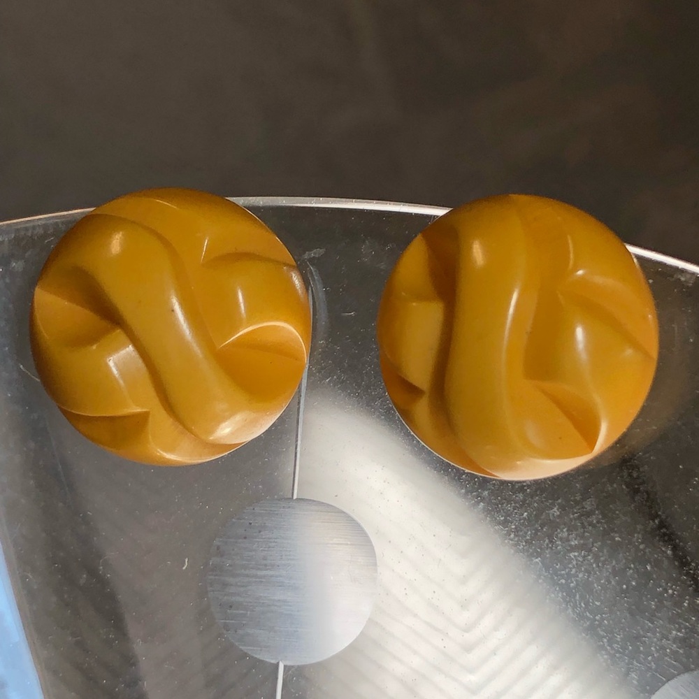 Vintage earrings-screw on